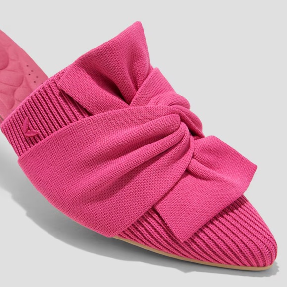 NWOT Vivaia size 39 Yaffa pointy toe slides in hot pink (Pitaya). - Picture 2 of 9
